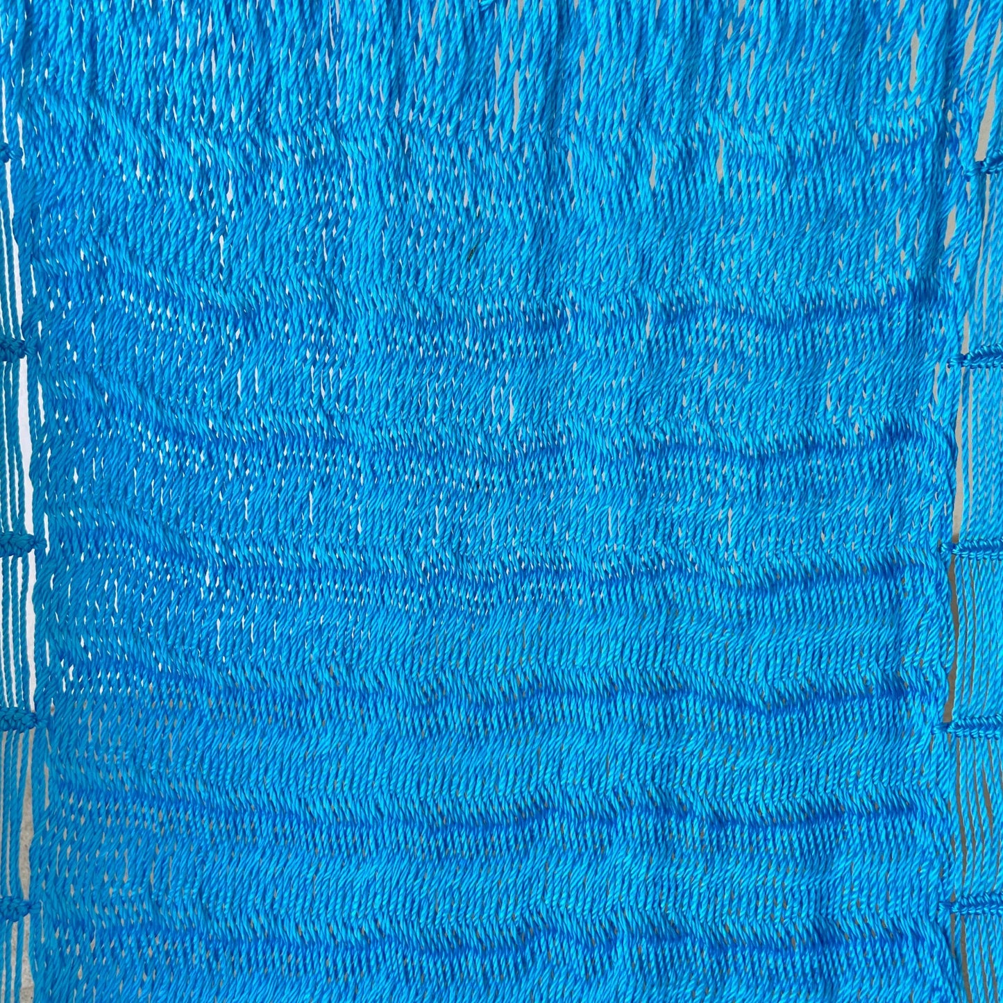 Detalle del tejido de nylon de silla mecedora artesanal plegable de Yucatán azul claro