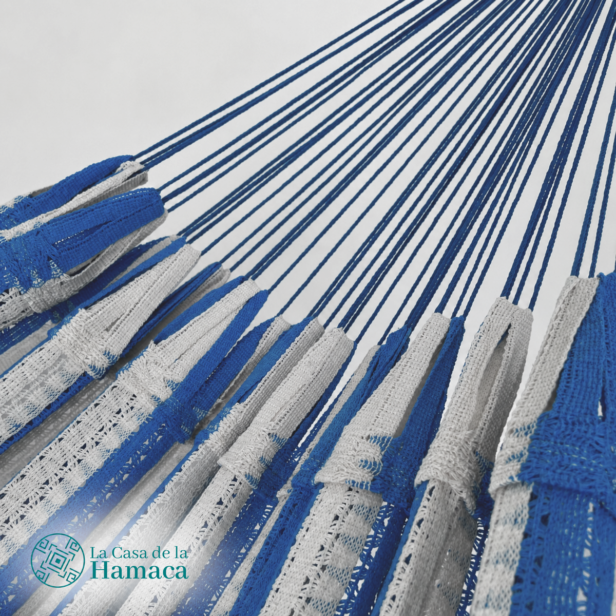 Detalle de unión entre cuerpo tejido y brazo de hamaca Mexicana de algodón King Size azul