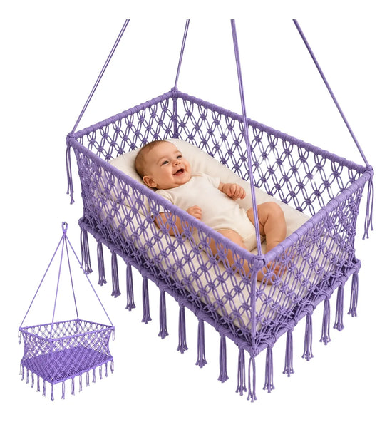 Cuna colgante artesanal para bebé morada con bebé y vista completa de la cuna hamaca