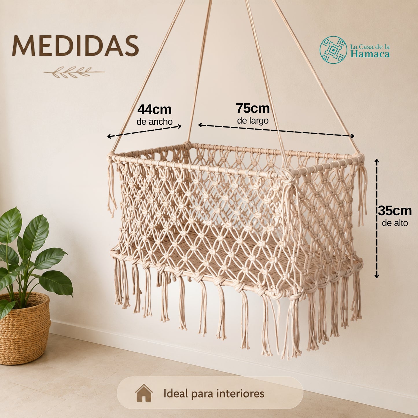 Medidas de cuna colgante para bebé artesanal de algodón beige instalada en una habitación