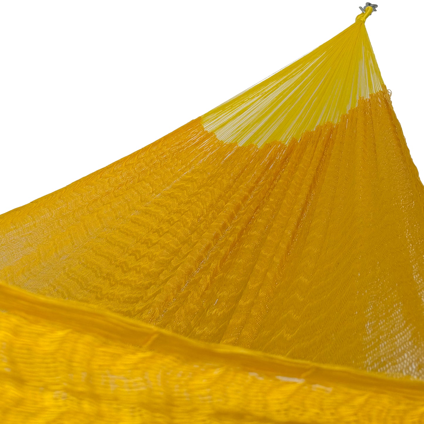 Interior mostrando brazo y tejido de hamaca artesanal Yucateca de nylon color amarillo