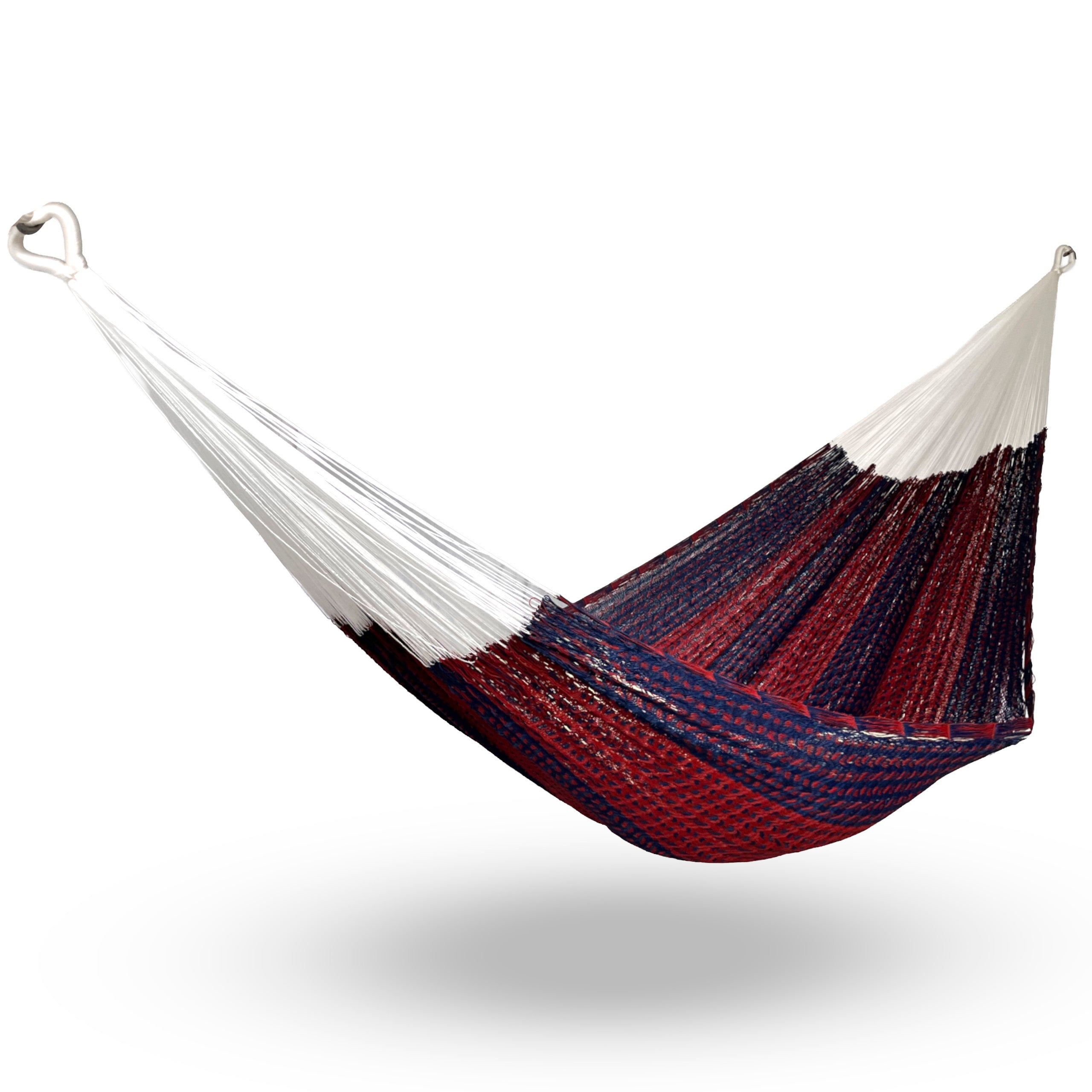 Hamaca artesanal Yucateca de nylon color azul y rojo colgada y abierta