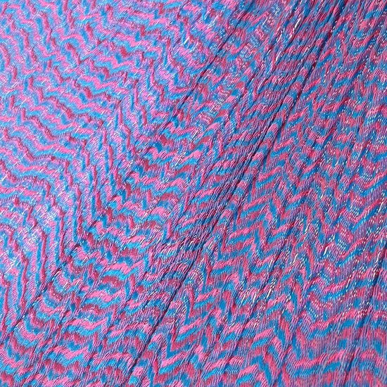 Detalle del tejido de nylon de la hamaca artesanal Yucateca azul y rosa