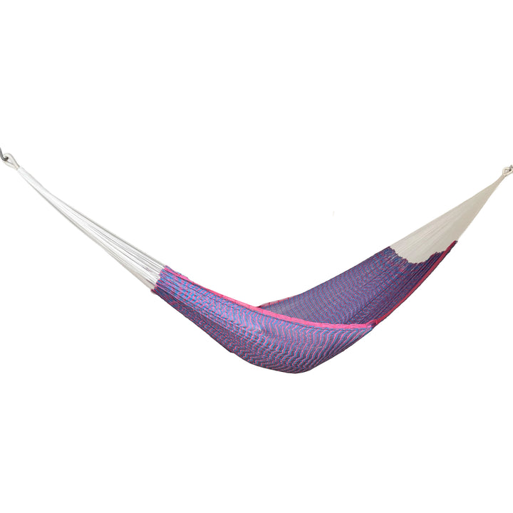 Hamaca artesanal Yucateca de nylon color azul y rosa vista lateral