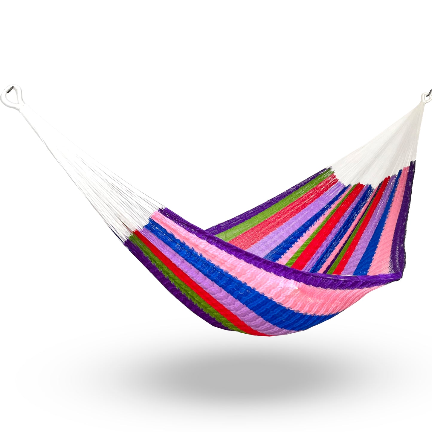 Hamaca artesanal Yucateca de nylon con combinación de colores colgada y abierta