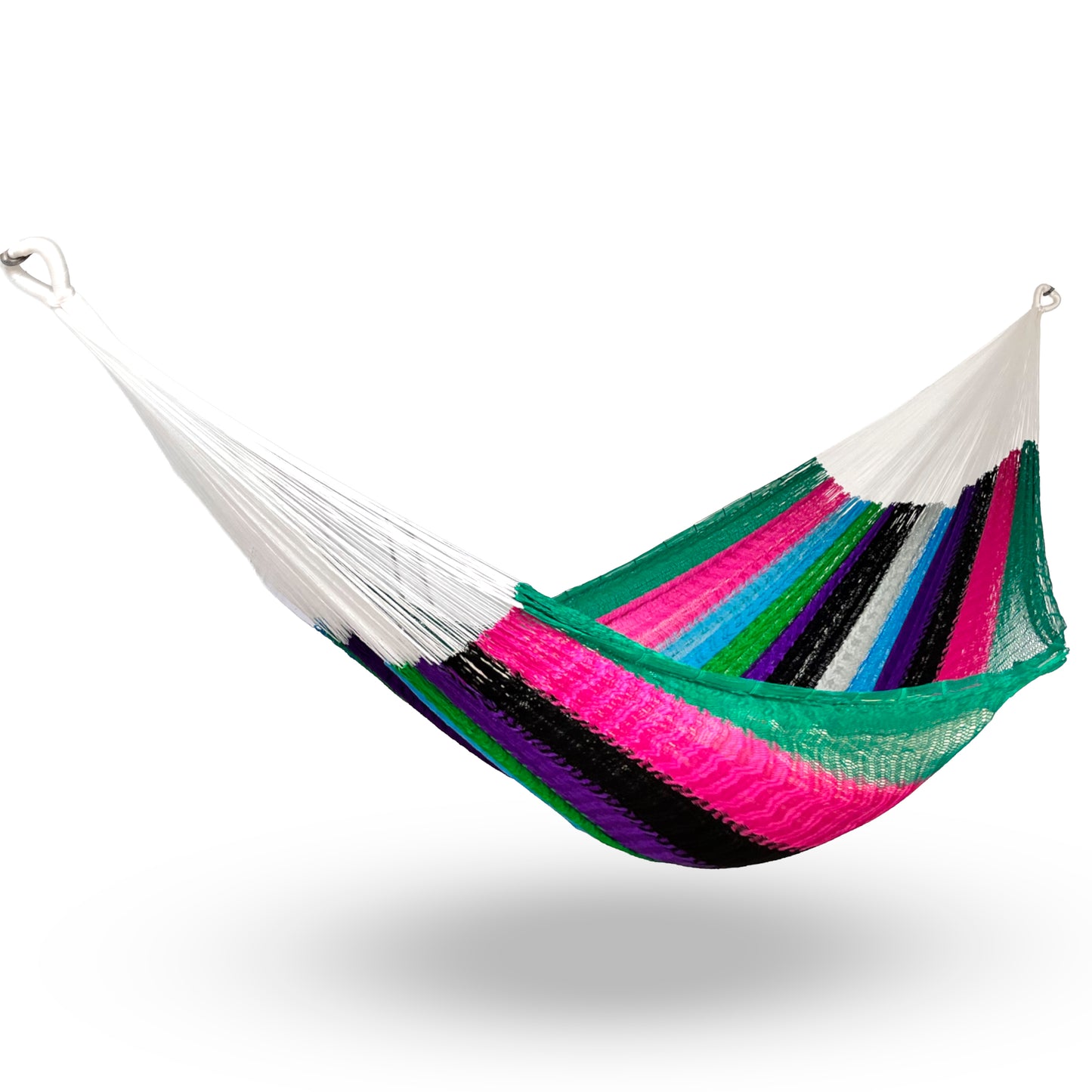 Hamaca artesanal Yucateca de nylon multicolor rayada colgada y abierta