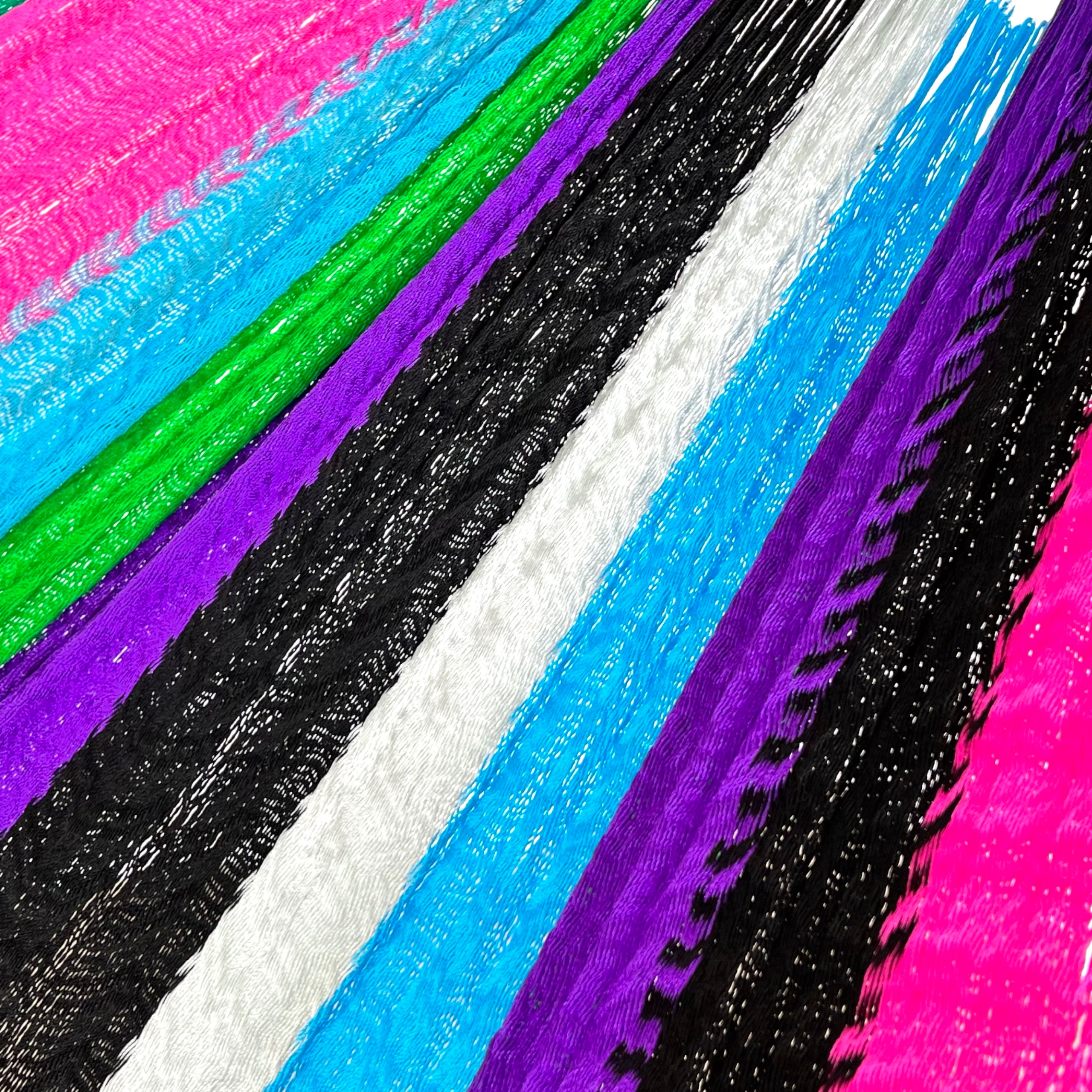 Detalle del tejido de nylon de la hamaca artesanal Yucateca multicolor rayada