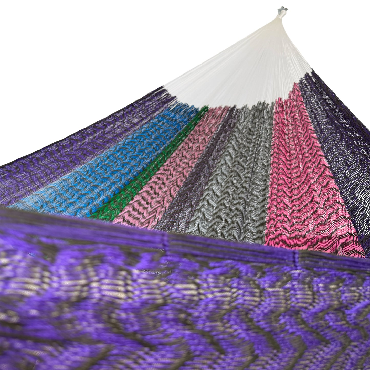 Interior mostrando brazo y tejido de hamaca artesanal Yucateca de nylon multicolor