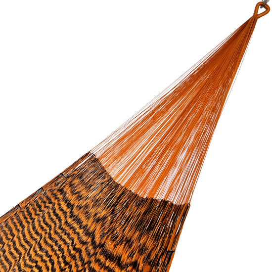 Brazo de hamaca artesanal Yucateca de nylon color naranja y negro