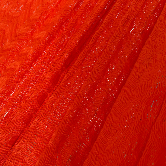 Detalle del tejido de nylon de la hamaca artesanal Yucateca rojo