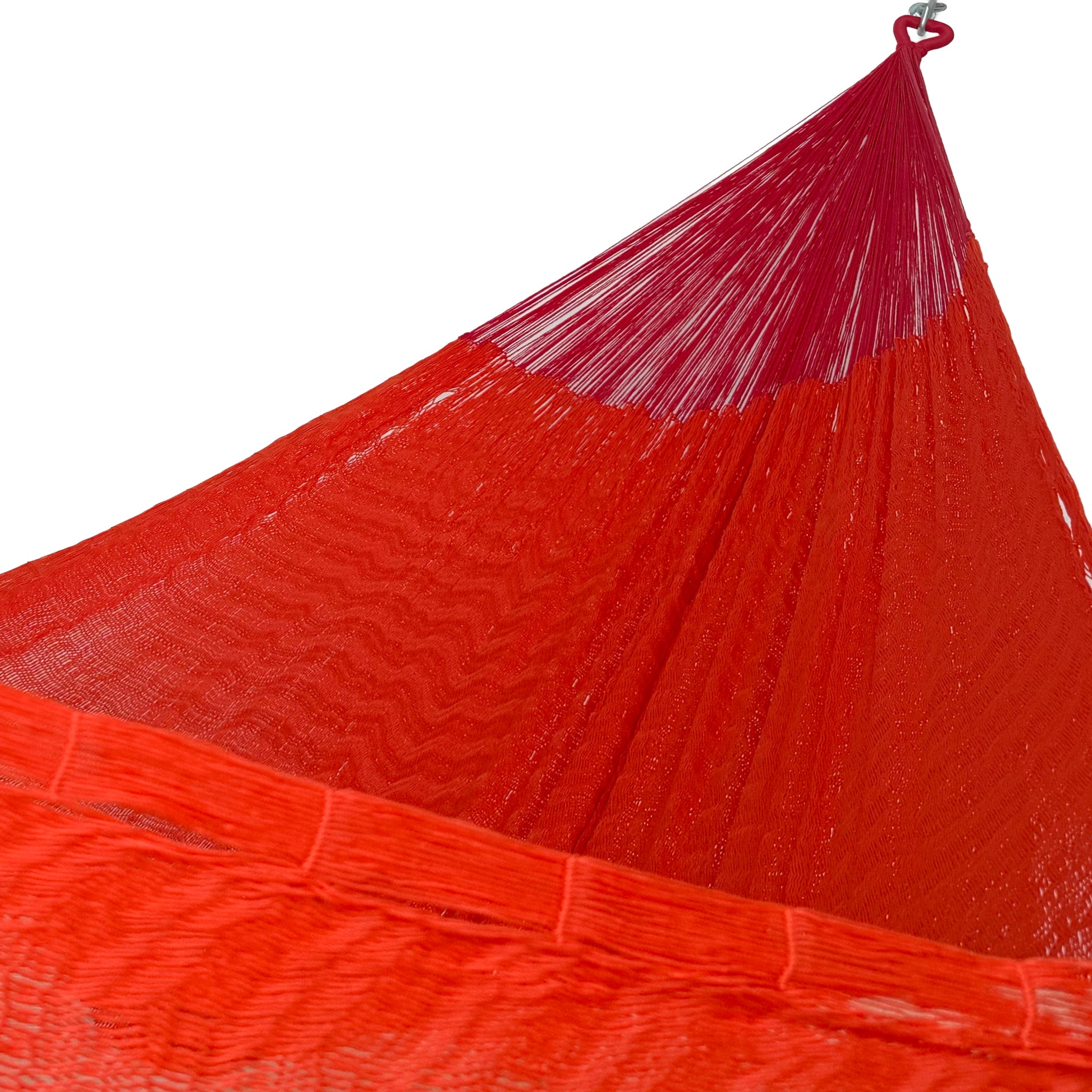 Interior mostrando brazo y tejido de hamaca artesanal Yucateca de nylon color rojo