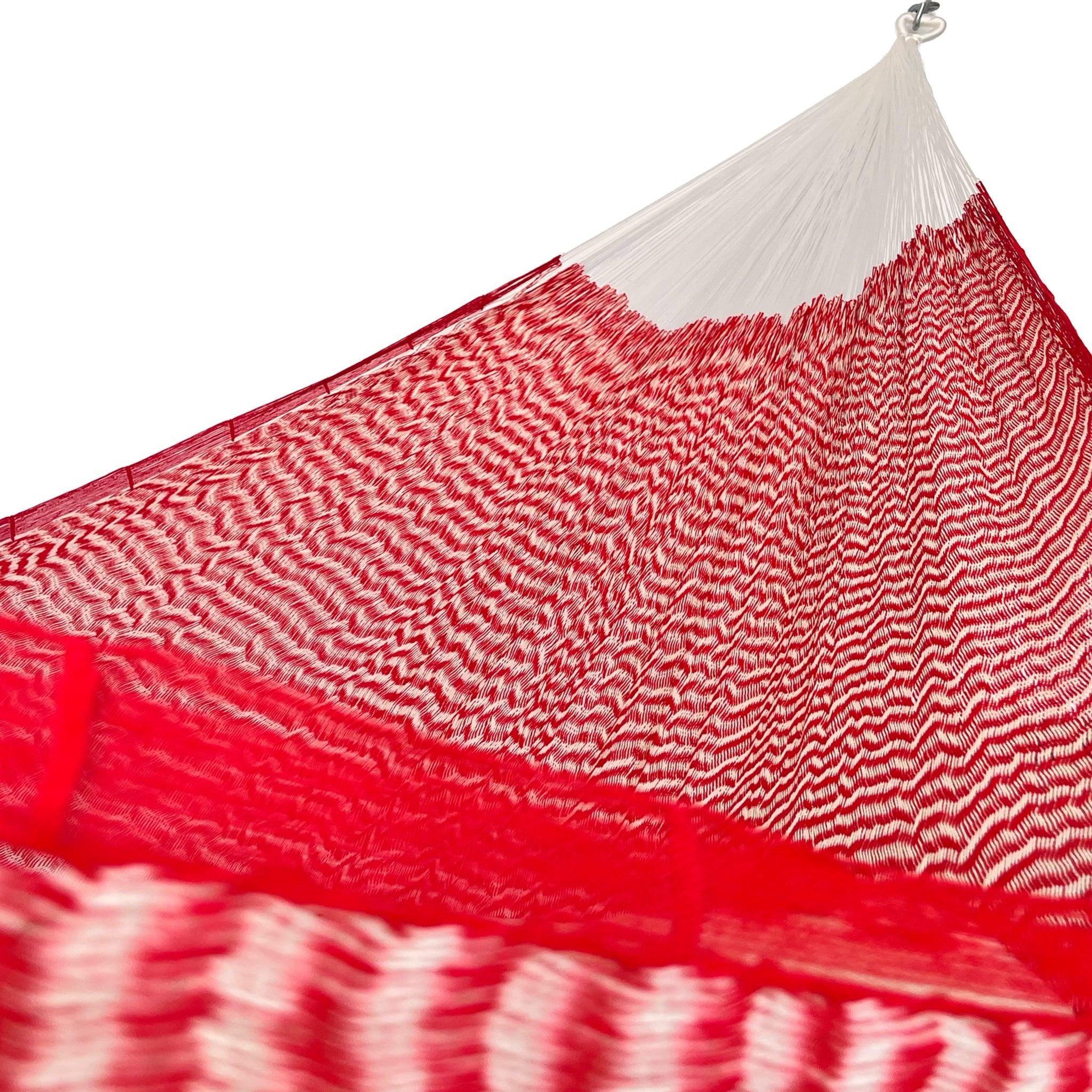 Interior de hamaca artesanal Yucateca de nylon color rojo y blanco