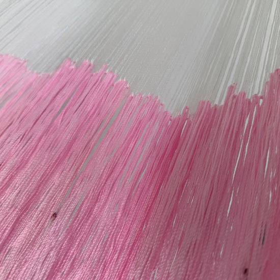 Unión entre cuerpo y brazo de hamaca artesanal Yucateca de nylon color rosa