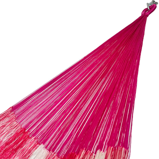 Brazo de hamaca artesanal Yucateca de nylon color rosa y blanco