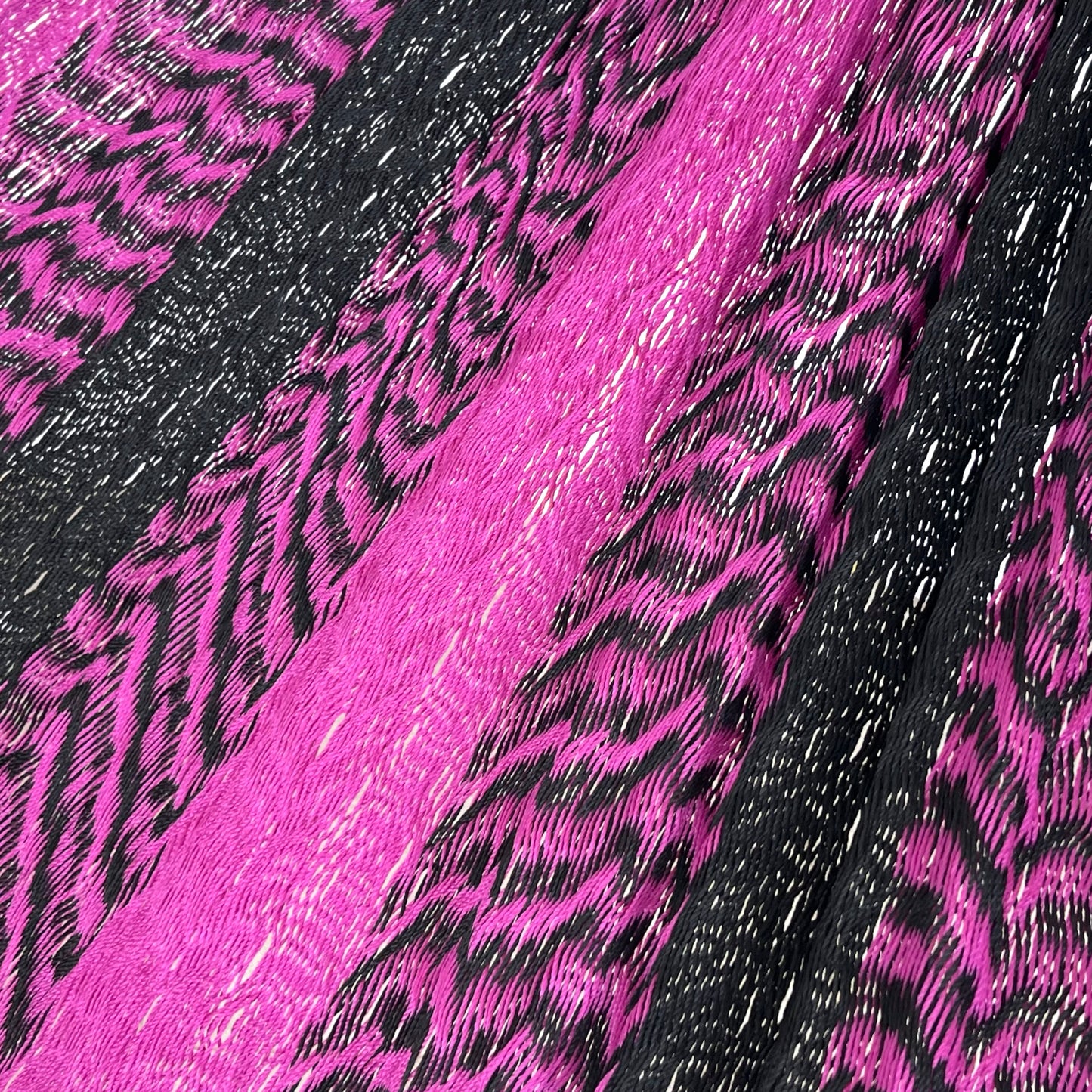 Detalle del tejido de nylon de la hamaca artesanal Yucateca rosa y negro