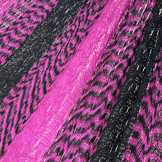 Detalle del tejido de nylon de la hamaca artesanal Yucateca rosa y negro