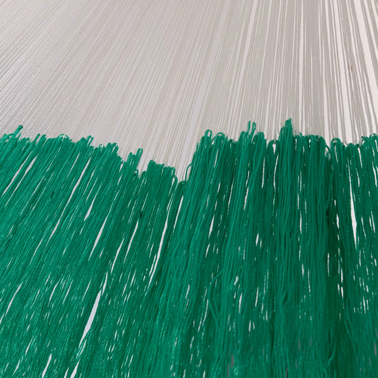 Unión entre cuerpo y brazo de hamaca artesanal Yucateca de nylon color verde