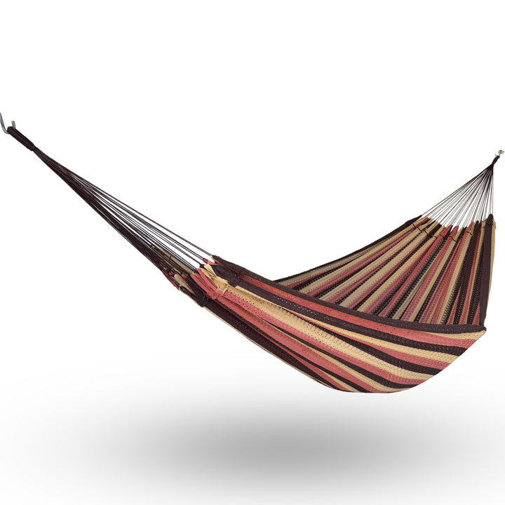 Hamaca mexicana mocaccino oscura amarilla tamaño king size colgada y abierta