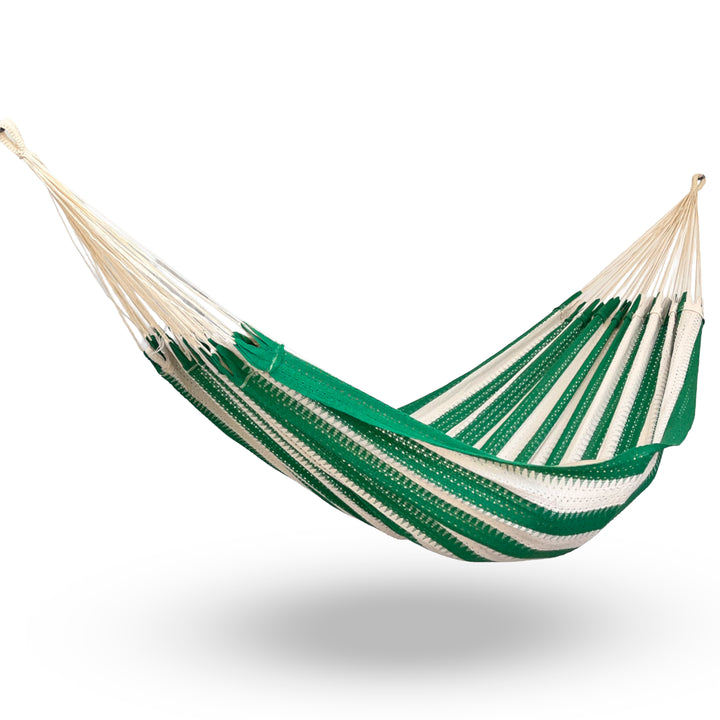 Hamaca Mexicana verde oscuro colgada y abierta