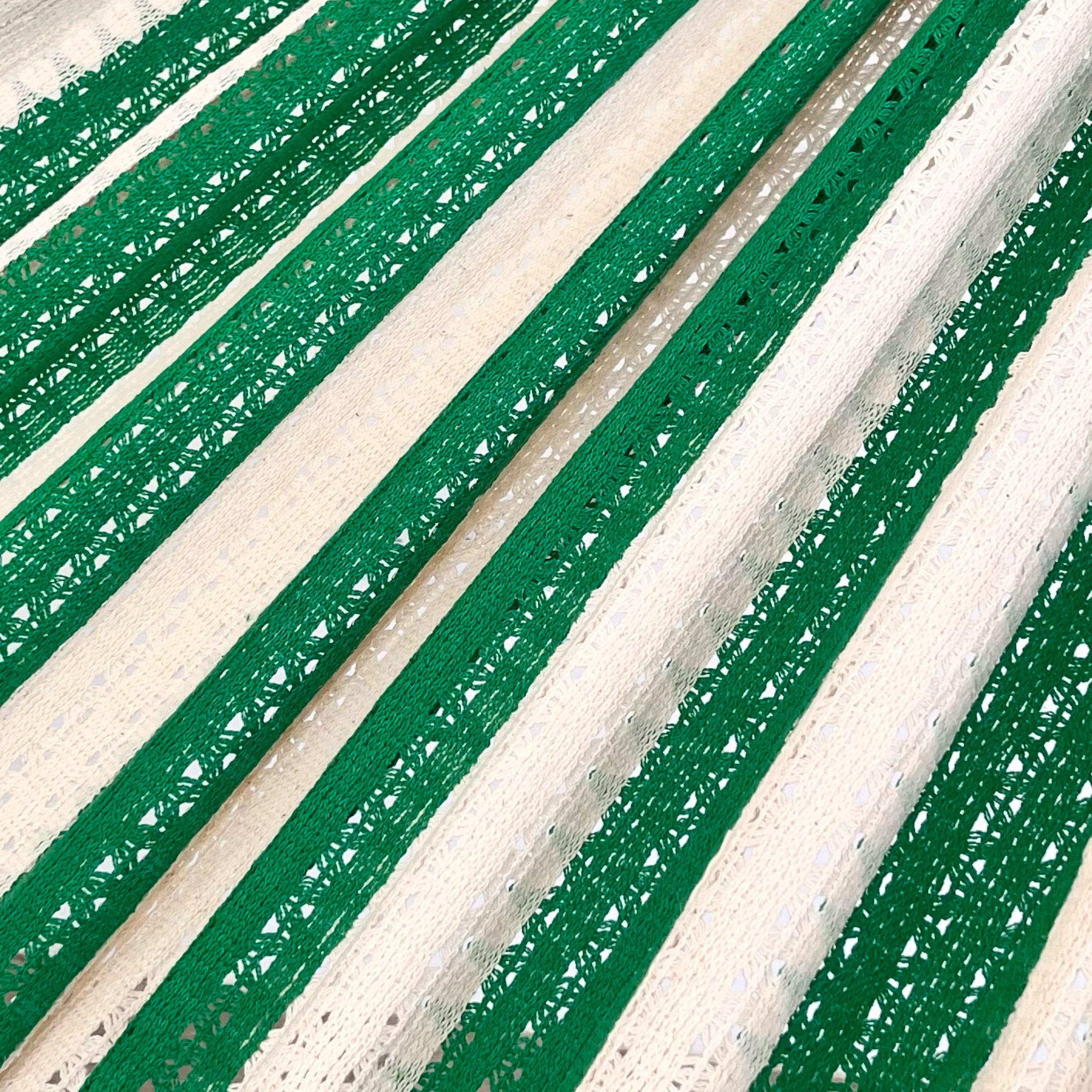 Detalle del tejido de la hamaca Mexicana verde oscuro