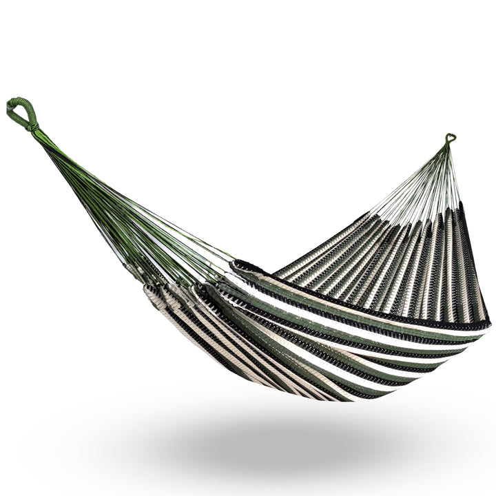 Hamaca Mexicana verde y negro colgada y abierta