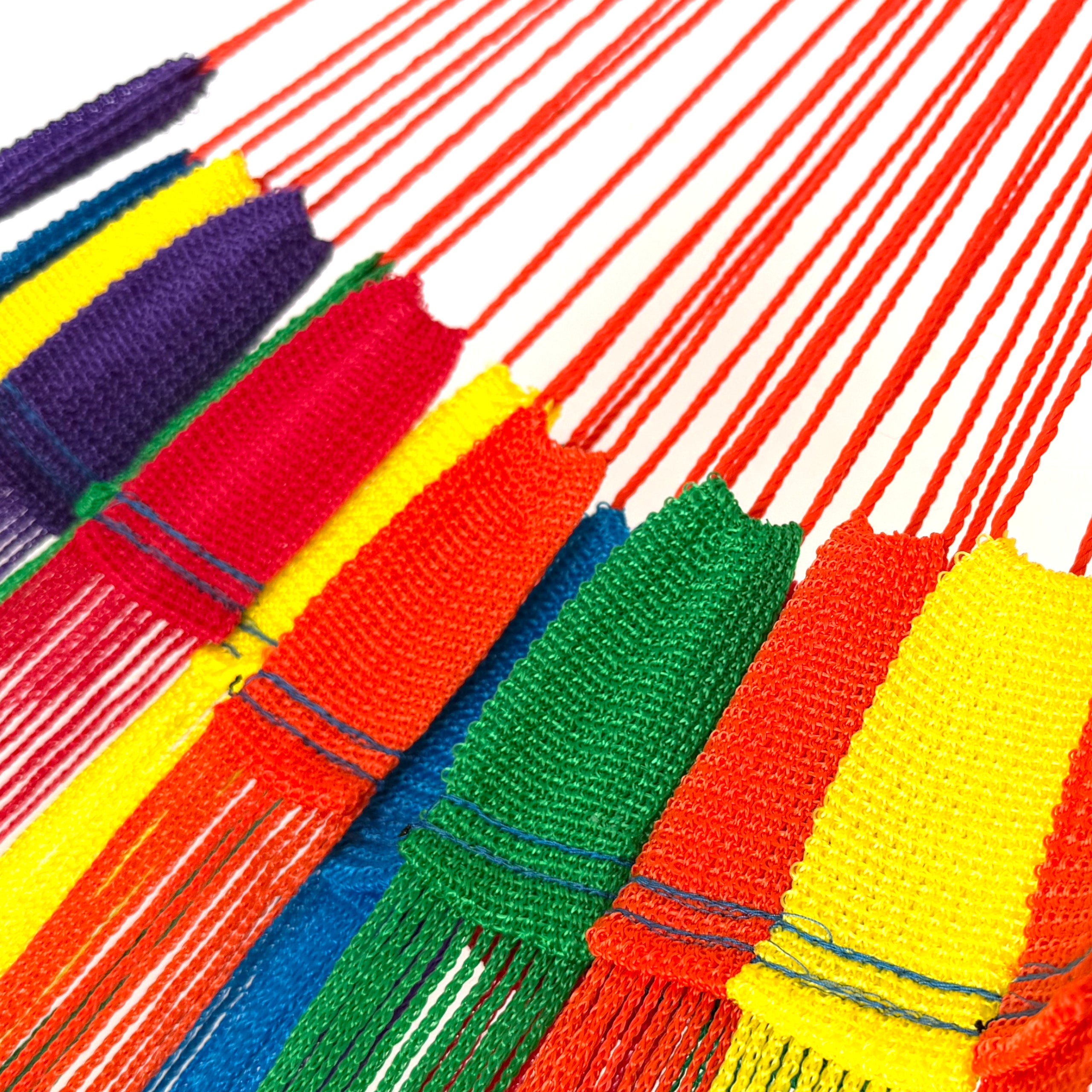 Unión entre cuerpo y brazo de hamaca tipo red de nylon king size arcoíris