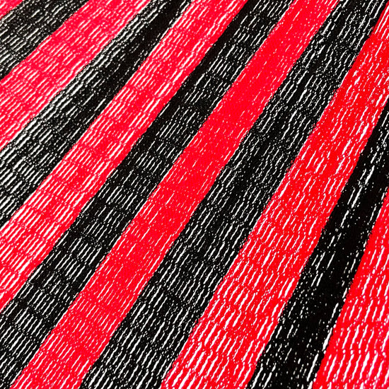 Detalle del tejido tipo red de nylon de la hamaca color rojo