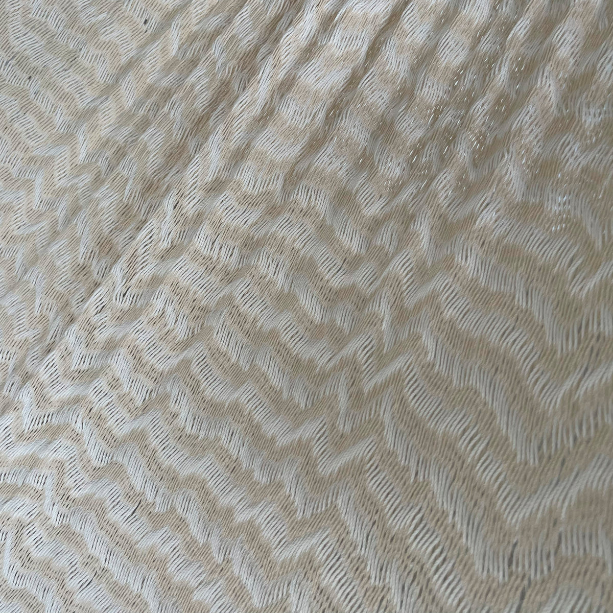 Primer plano del tejido de algodón de una hamaca yucateca artesanal king size color blanco