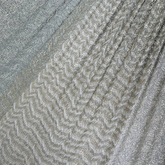 Primer plano del tejido de algodón de una hamaca yucateca artesanal king size color gris y verde