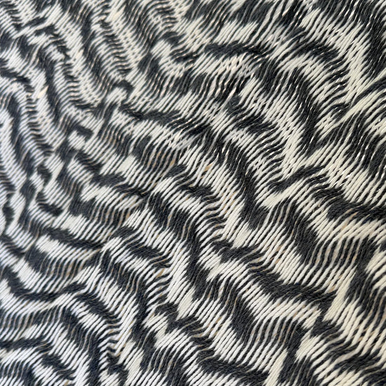Detalle del tejido de algodón suave de la hamaca Yucateca artesanal modelo Azul Gris y Blanco