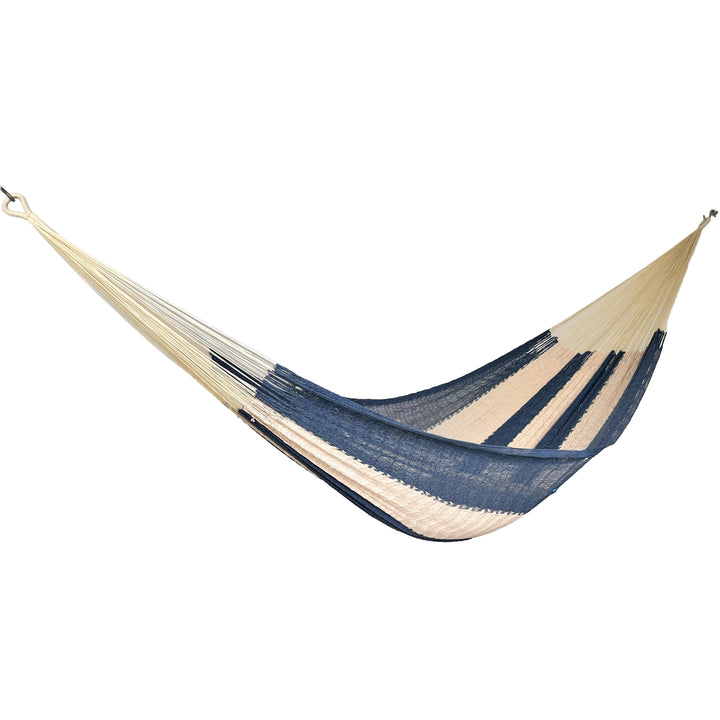Hamaca Yucateca artesanal de algodón suave color azul marino y blanco vista lateral