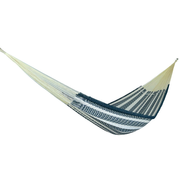 Hamaca Yucateca artesanal de algodón suave color azul petróleo y beige vista lateral