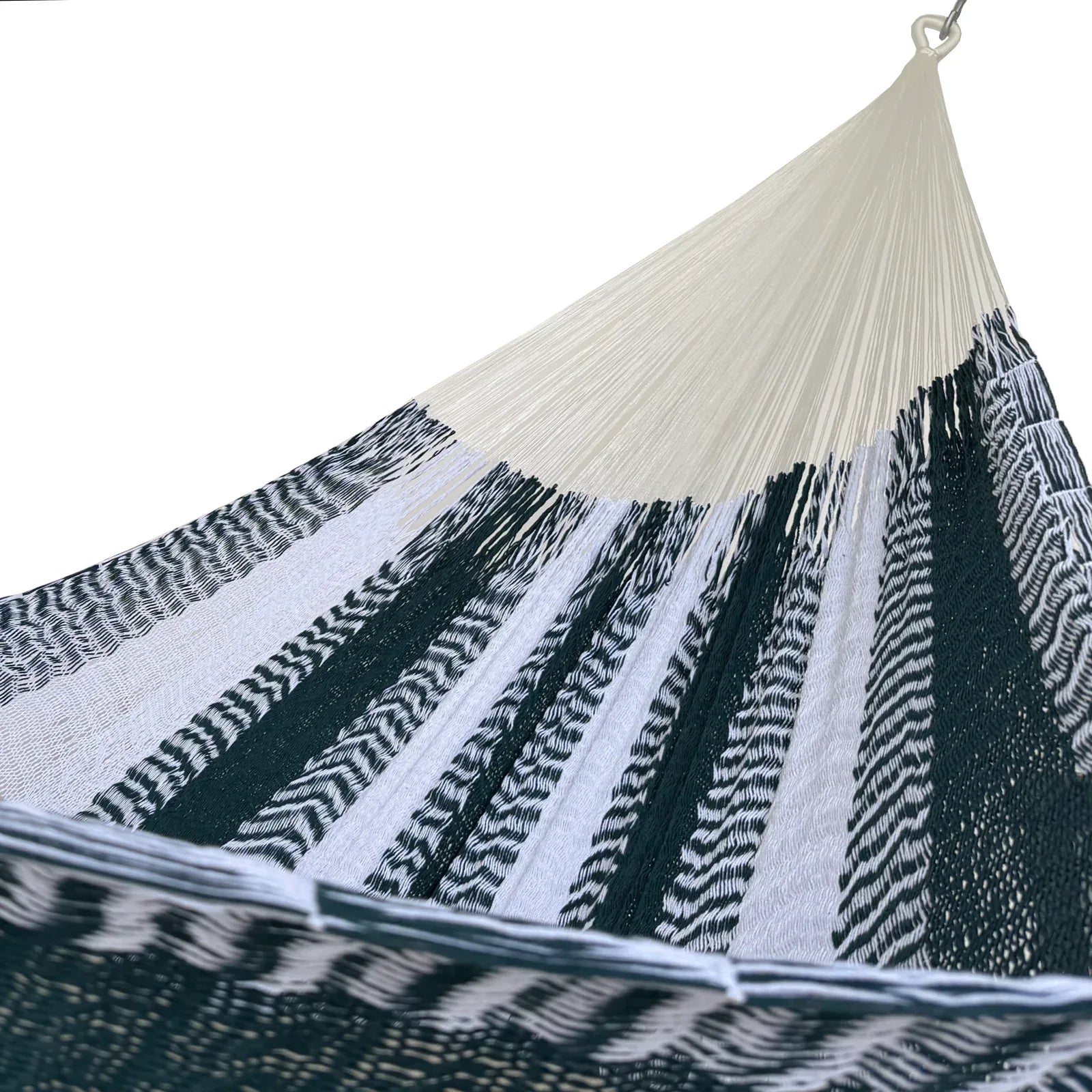 Interior de hamaca Yucateca artesanal de algodón suave modelo Azul Petróleo y Blanco mostrando el tejido y el brazo