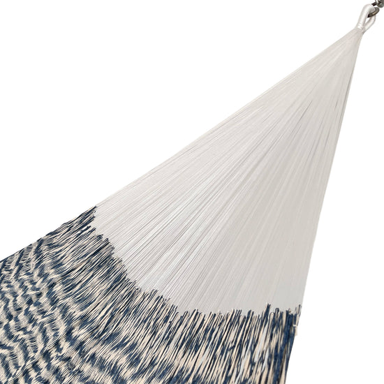 Brazo de hamaca Yucateca artesanal de algodón suave color azul y beige