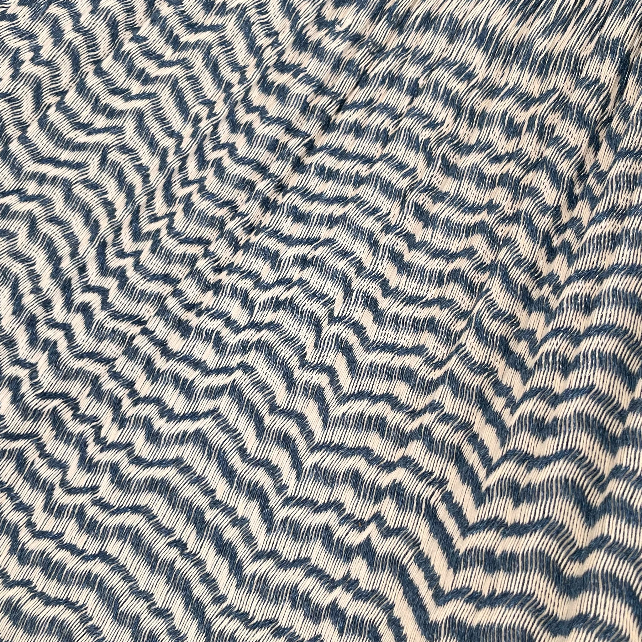 Detalle del tejido de algodón suave de la hamaca Yucateca artesanal azul y beige