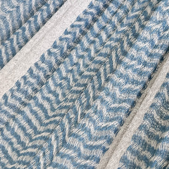 Detalle del tejido de algodón suave de la hamaca Yucateca artesanal azul y gris