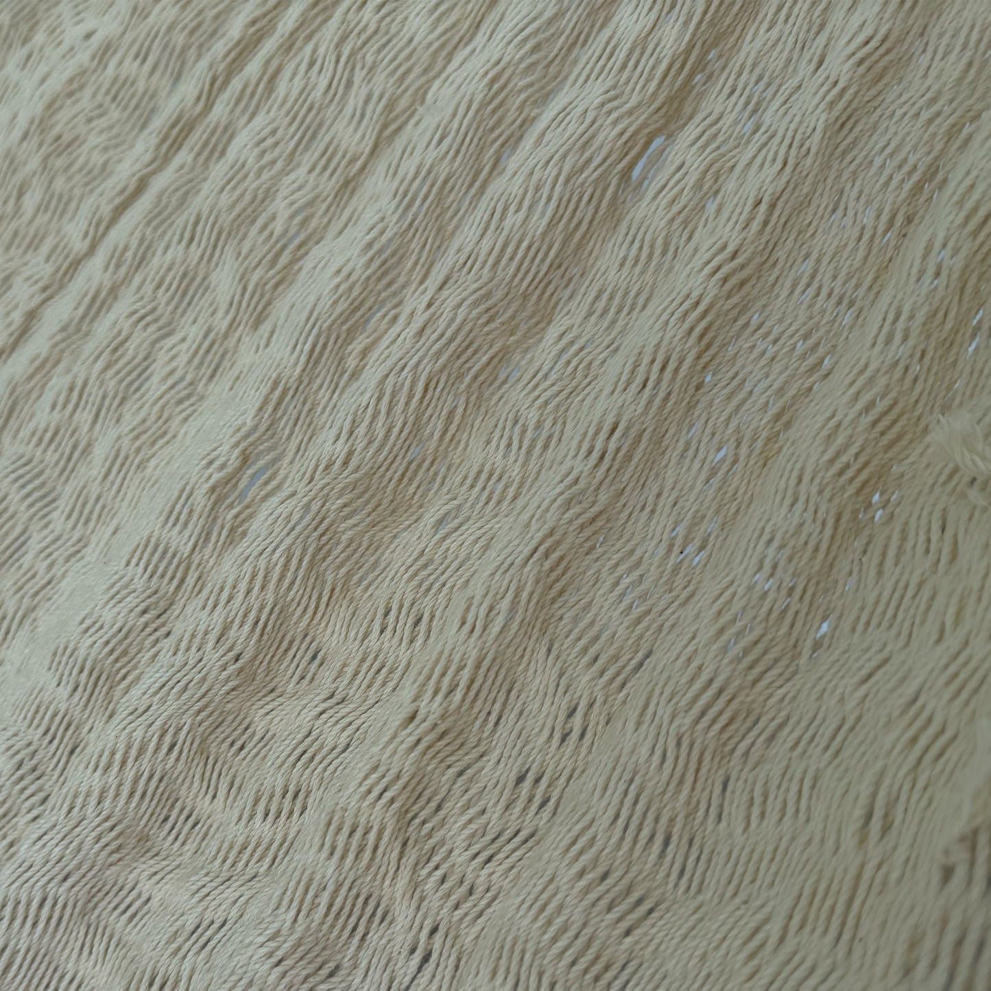 Detalle del tejido de algodón suave de la hamaca Yucateca artesanal beige