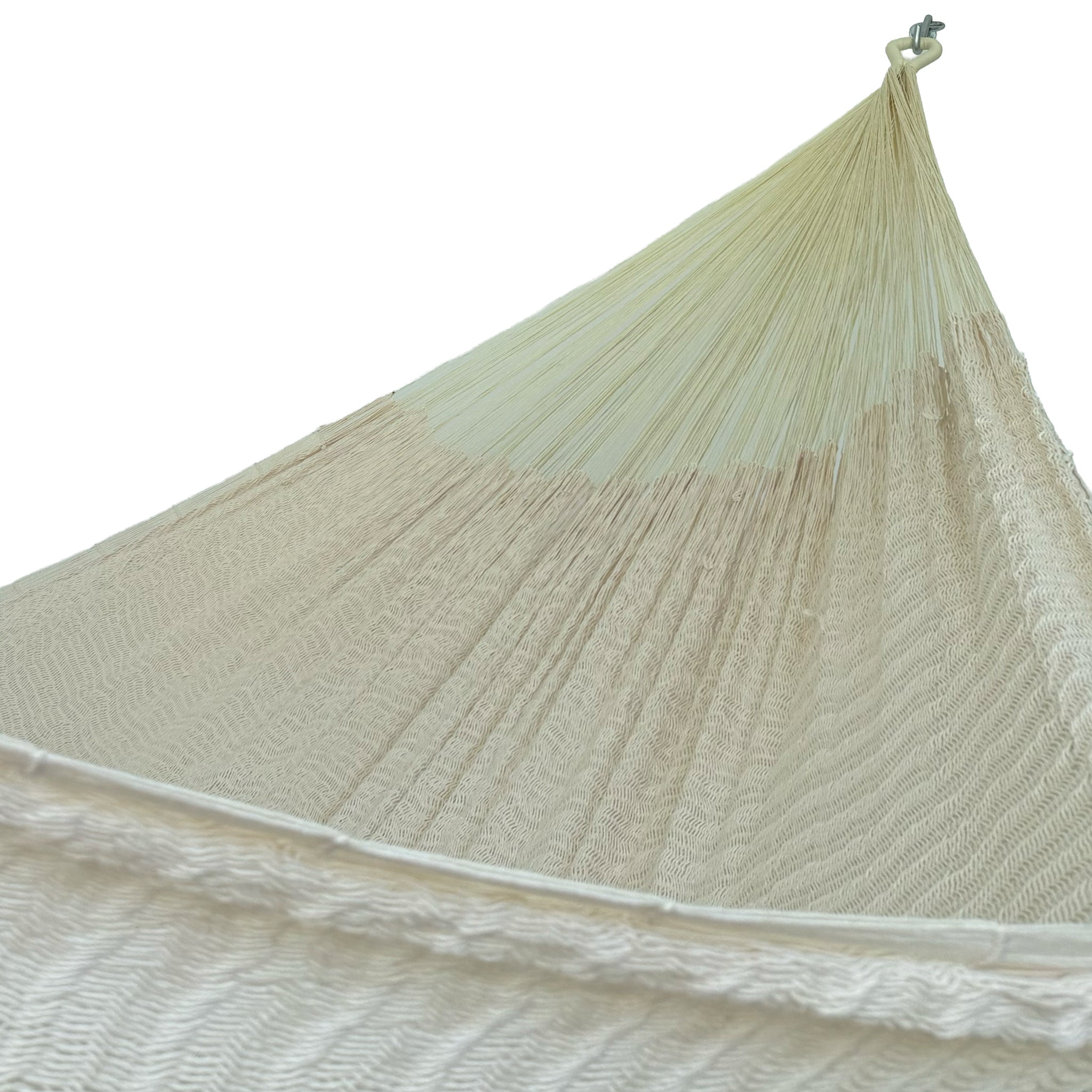 Interior mostrando brazo y tejido de hamaca Yucateca artesanal de algodón suave color beige