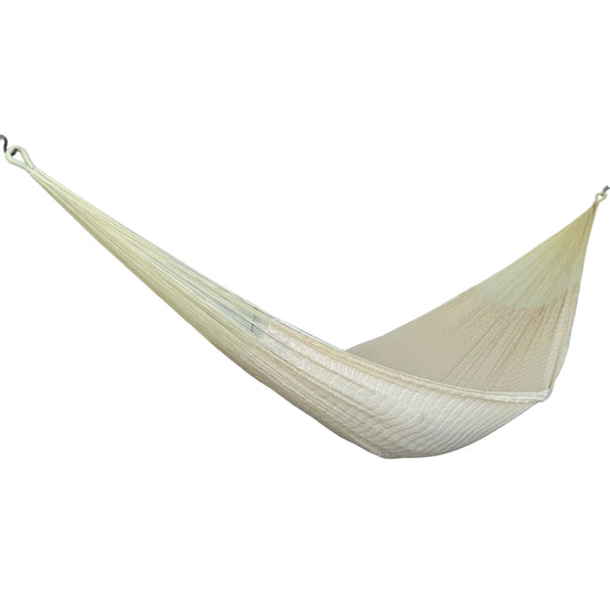 Hamaca Yucateca artesanal de algodón suave color beige vista lateral