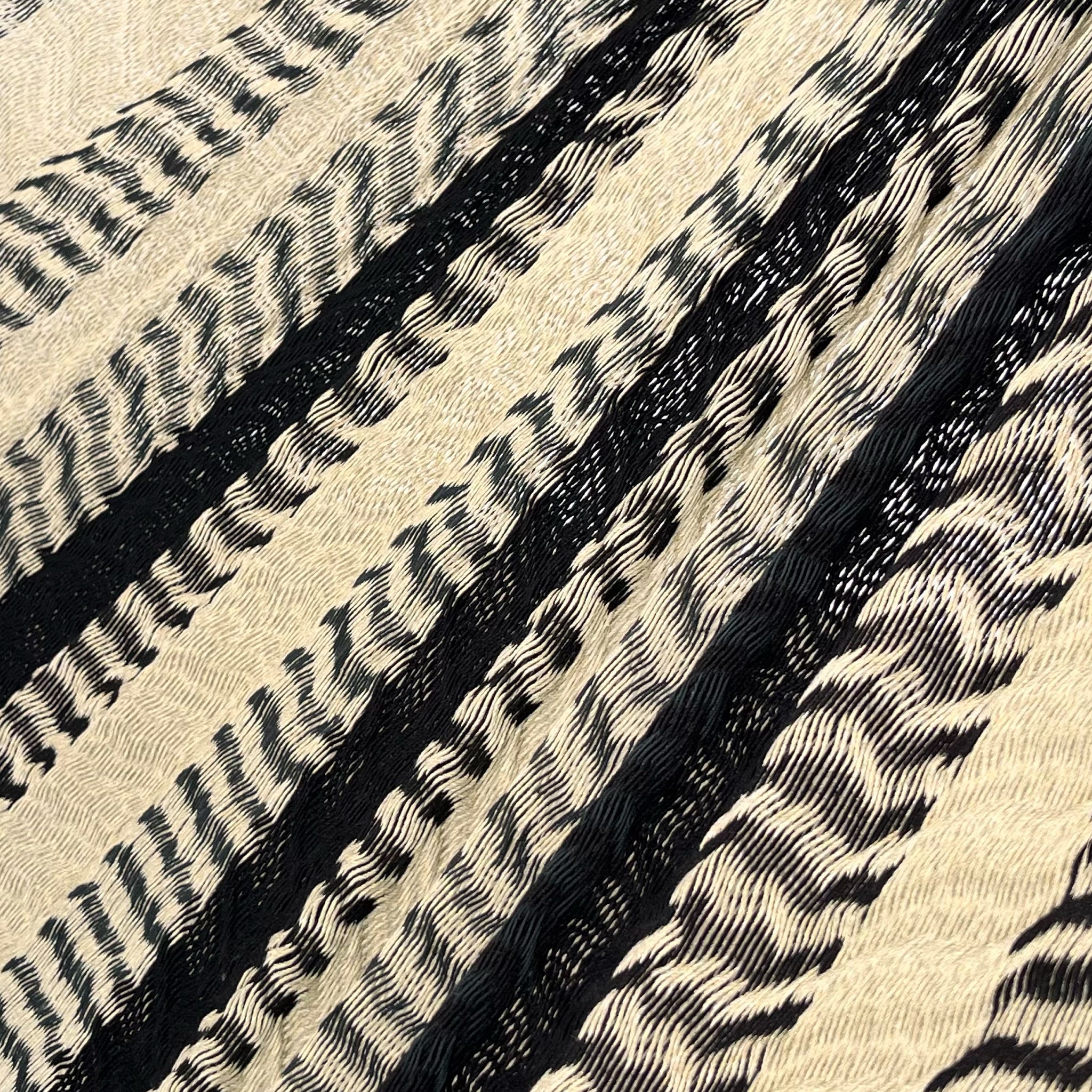 Detalle del tejido de algodón suave de la hamaca Yucateca artesanal beige y negro