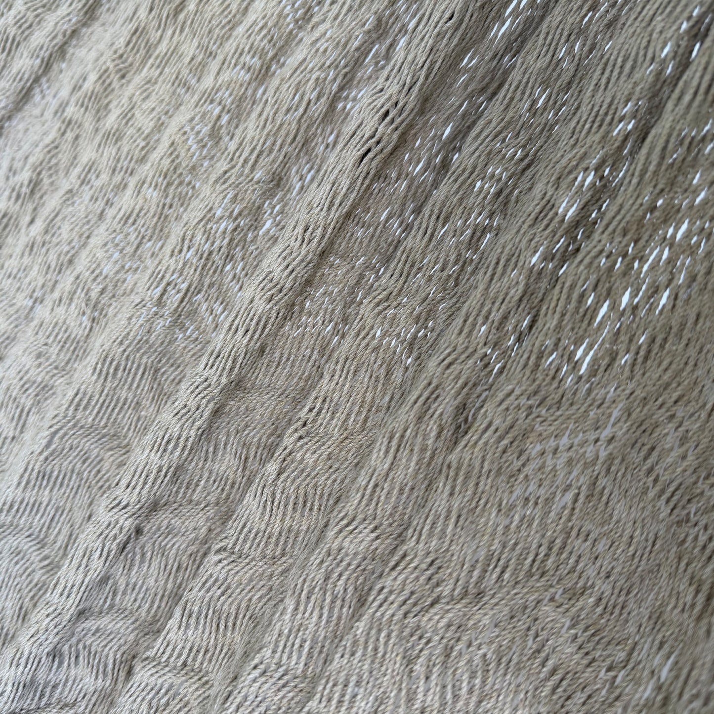 Detalle del tejido de algodón suave de hamaca Yucateca artesanal café claro