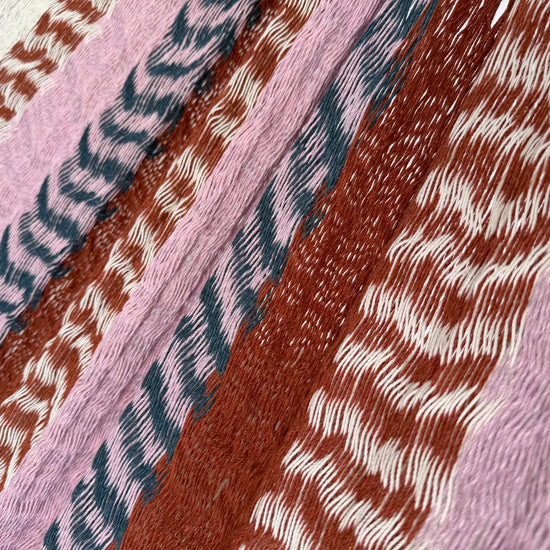 Detalle del tejido de algodón suave de la hamaca Yucateca artesanal colorida
