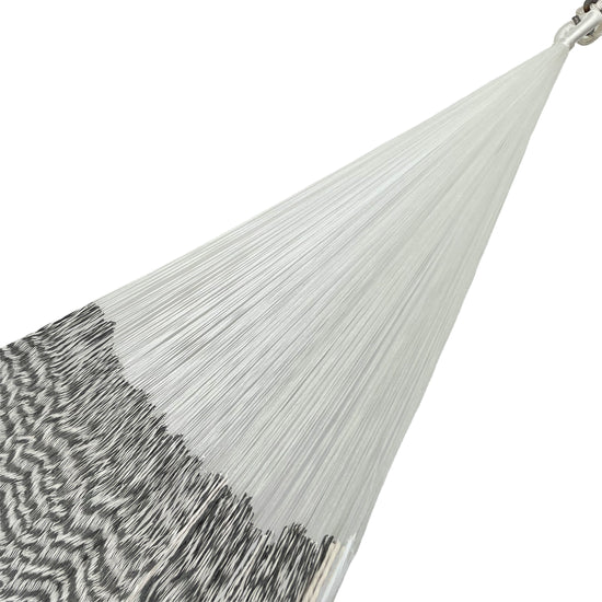 Brazo de hamaca Yucateca artesanal de algodón suave color gris y blanco