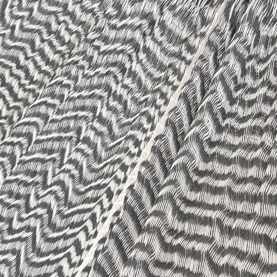 Detalle del tejido de algodón suave de la hamaca Yucateca artesanal gris y blanco