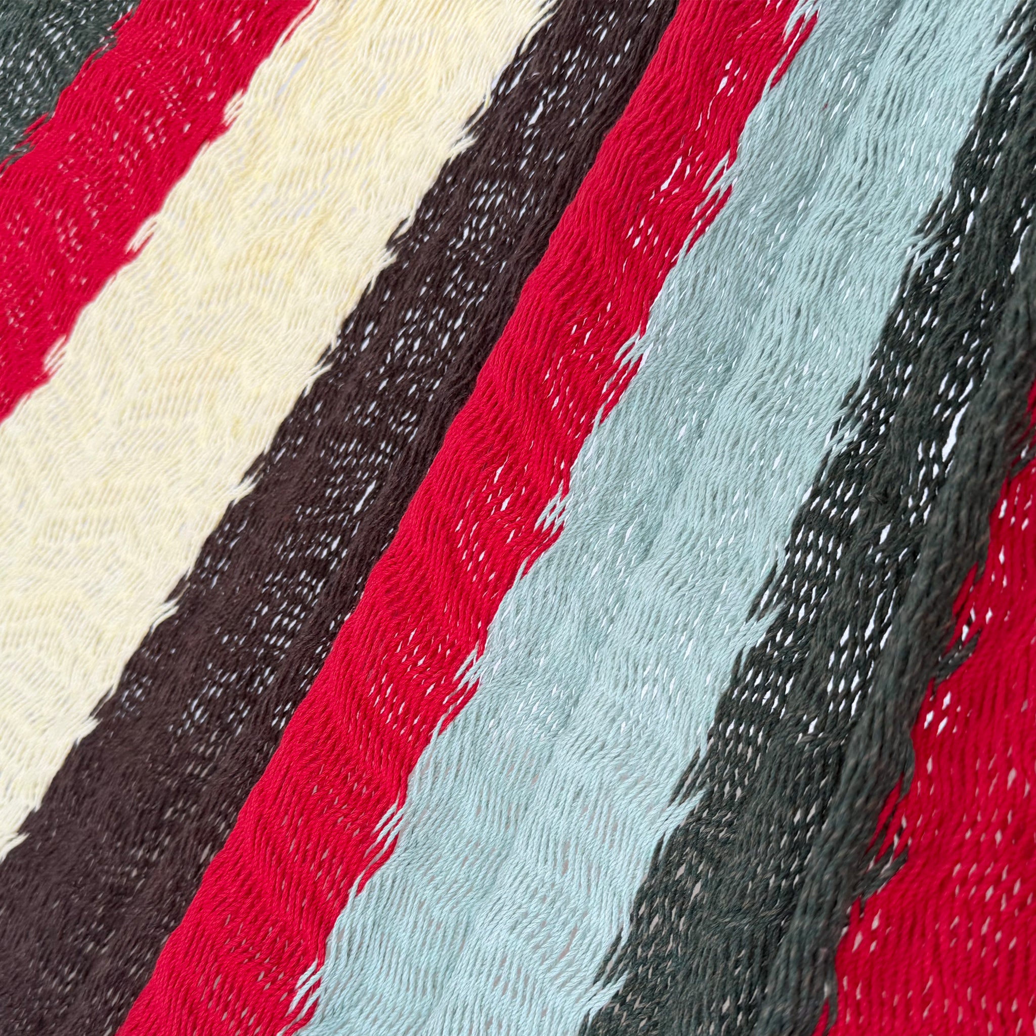 Detalle del tejido de algodón suave de hamaca Yucateca artesanal multicolor