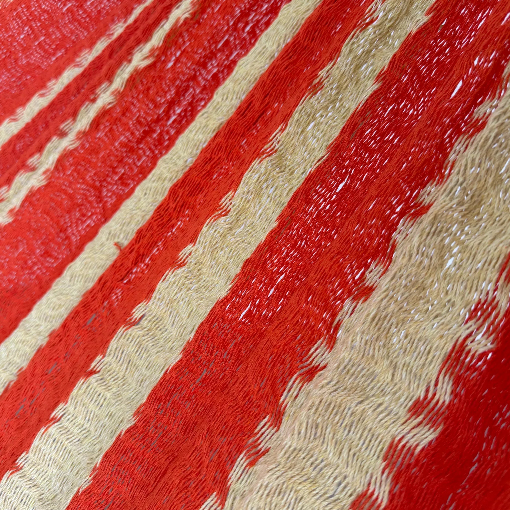 Detalle del tejido de algodón suave de la hamaca Yucateca artesanal modelo Naranja y Beige