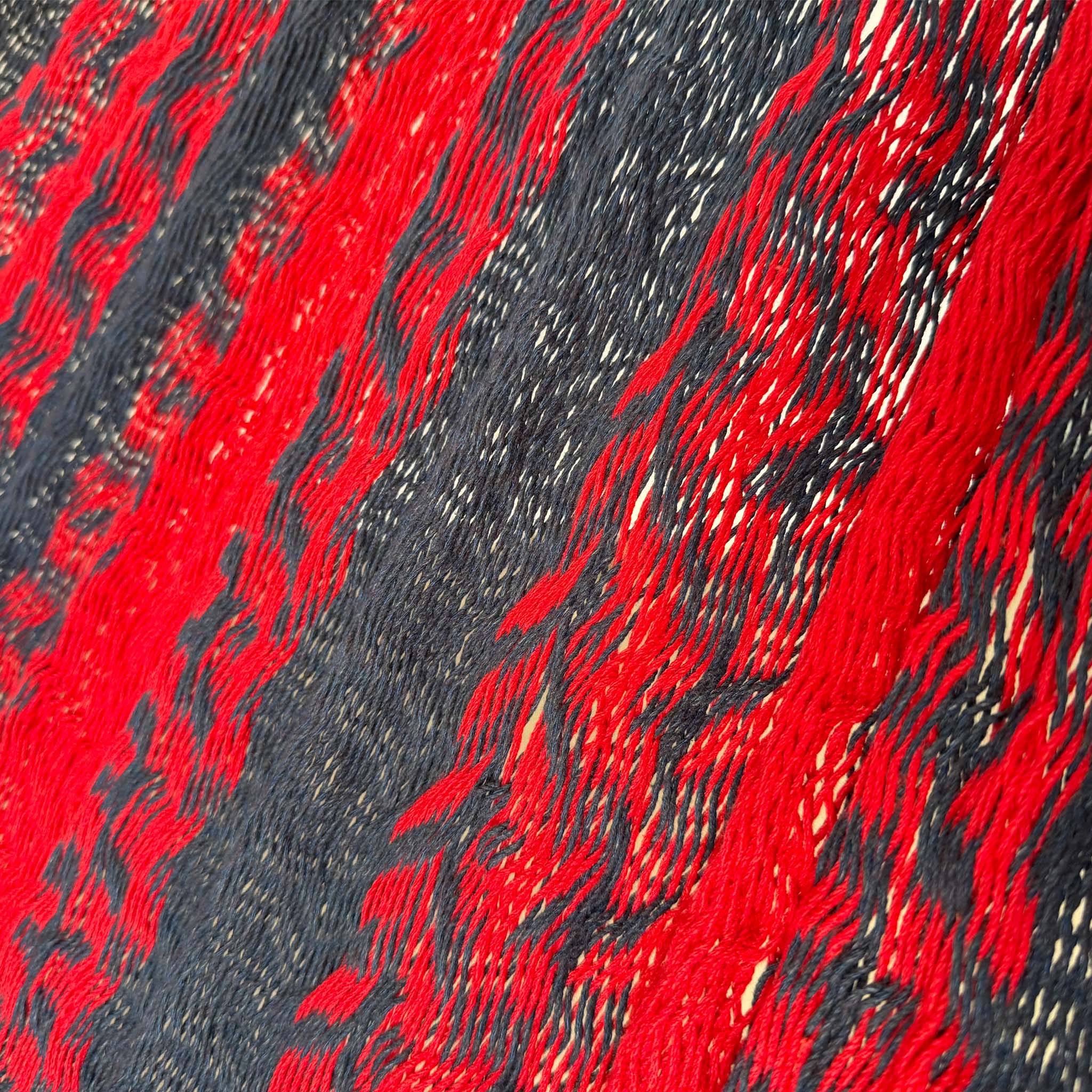 Detalle del tejido de algodón suave de hamaca Yucateca artesanal rojo y azul