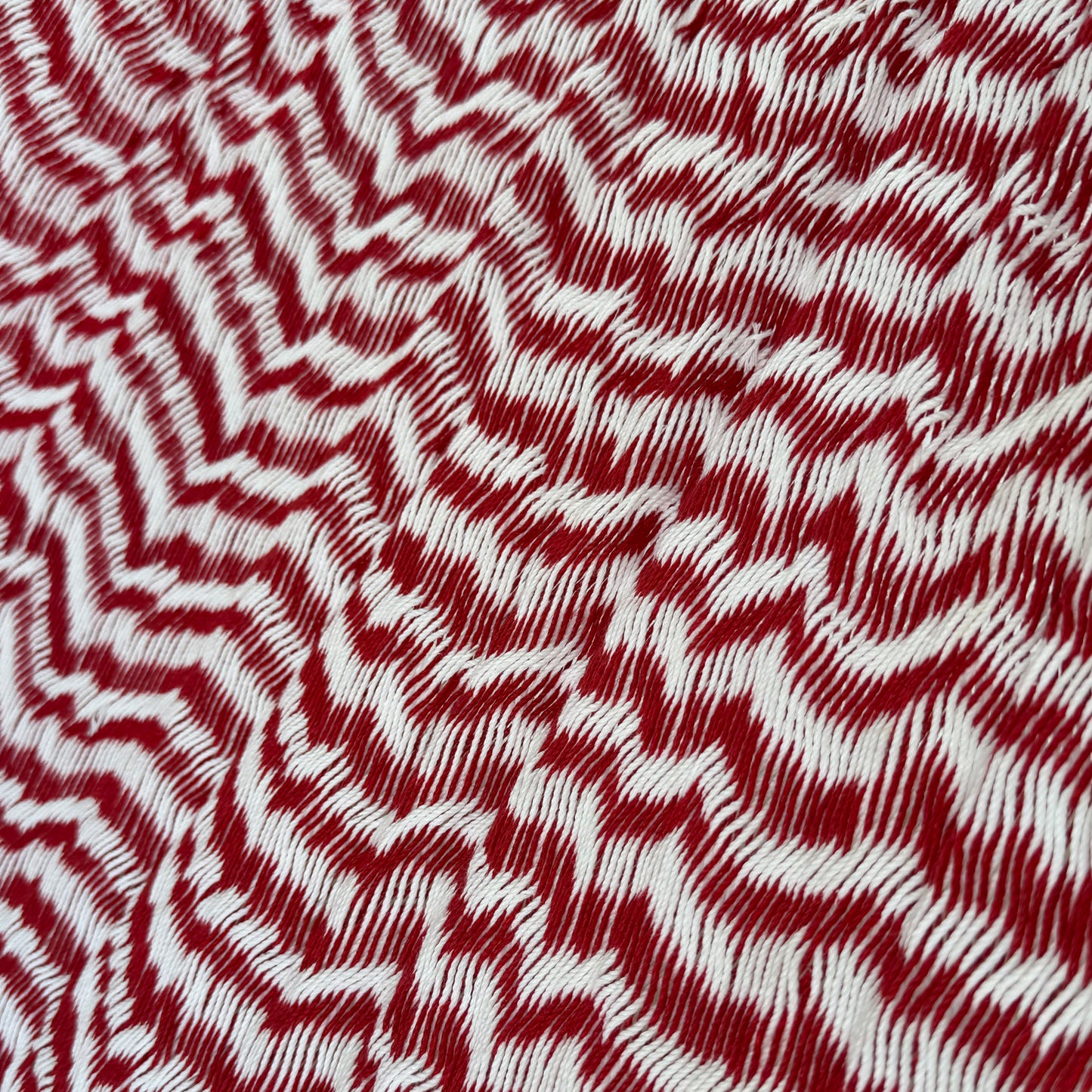 Detalle del tejido de algodón suave de hamaca Yucateca artesanal rojo y blanco