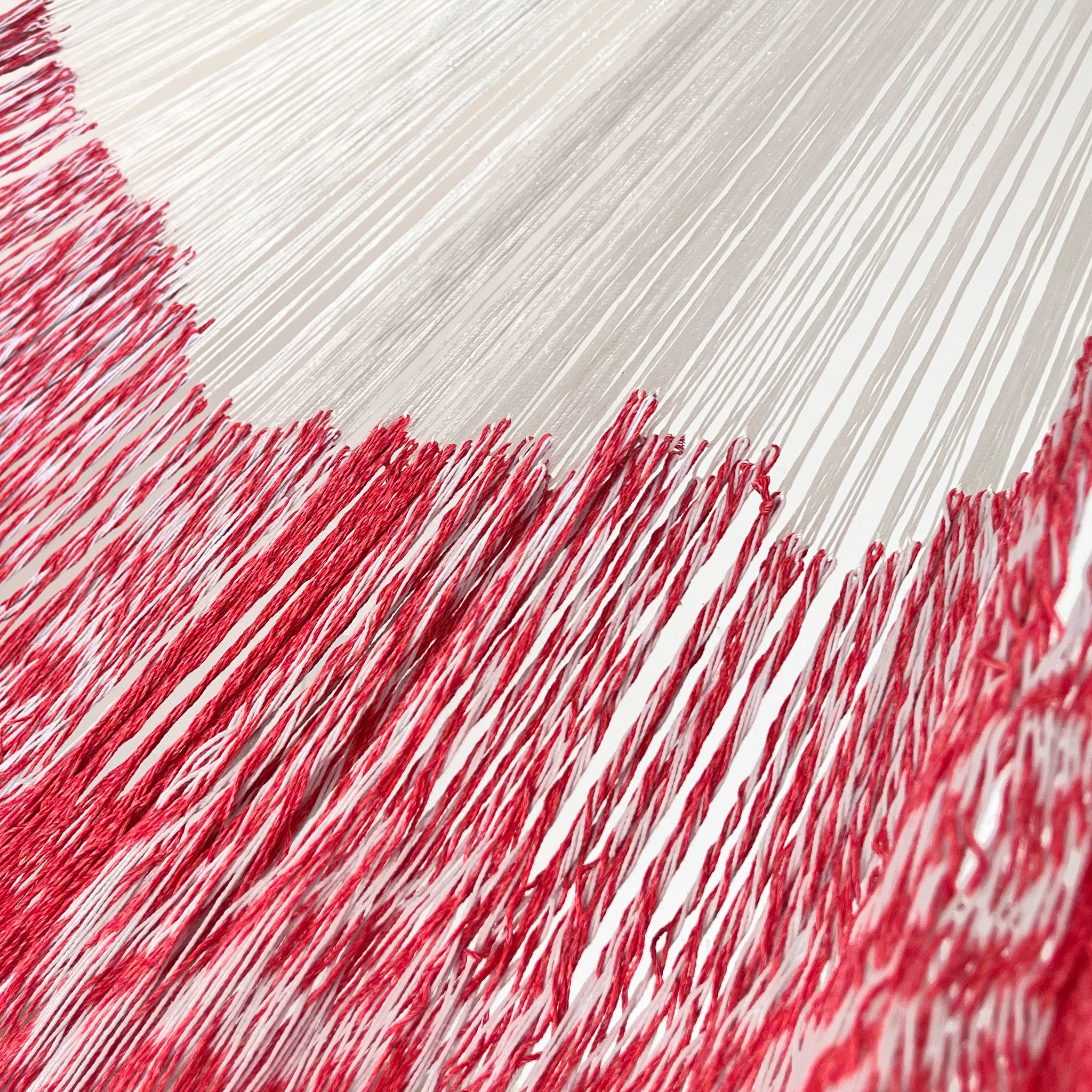 Unión entre cuerpo y brazo de hamaca Yucateca artesanal de algodón suave color rosa chicle