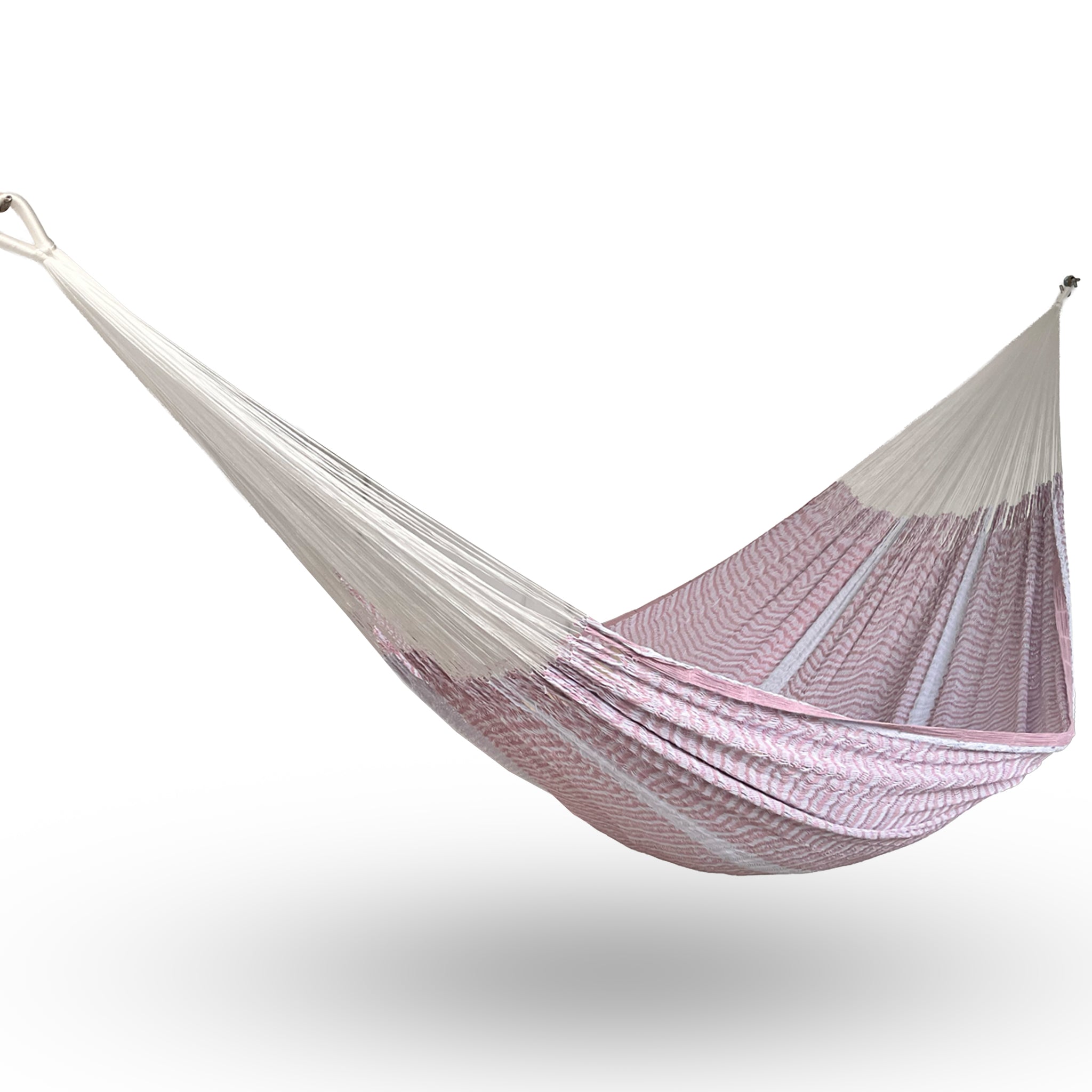 Hamaca Yucateca artesanal de algodón suave color rosa pastel colgada y abierta